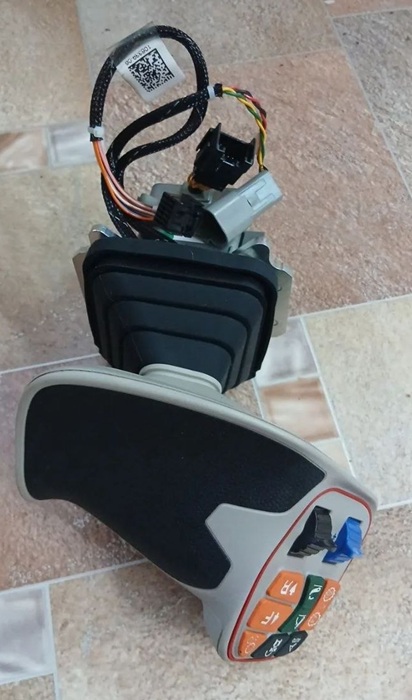 JCB000-0065. NPR XY-SPL-PN-S-N-0000-SPL-NH00-X-X-SPL. Электронный джойстик управления для специализированной и строительной техники — изображение 2