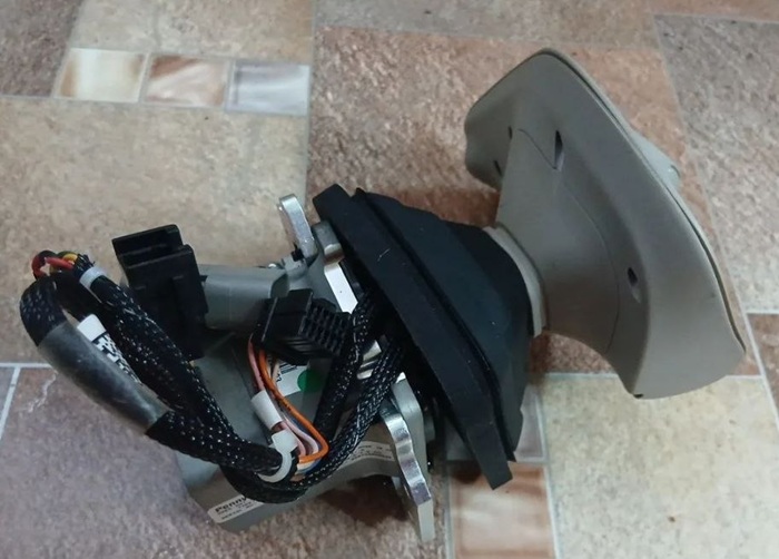 JCB000-0065. NPR XY-SPL-PN-S-N-0000-SPL-NH00-X-X-SPL. Электронный джойстик управления для специализированной и строительной техники — изображение 3